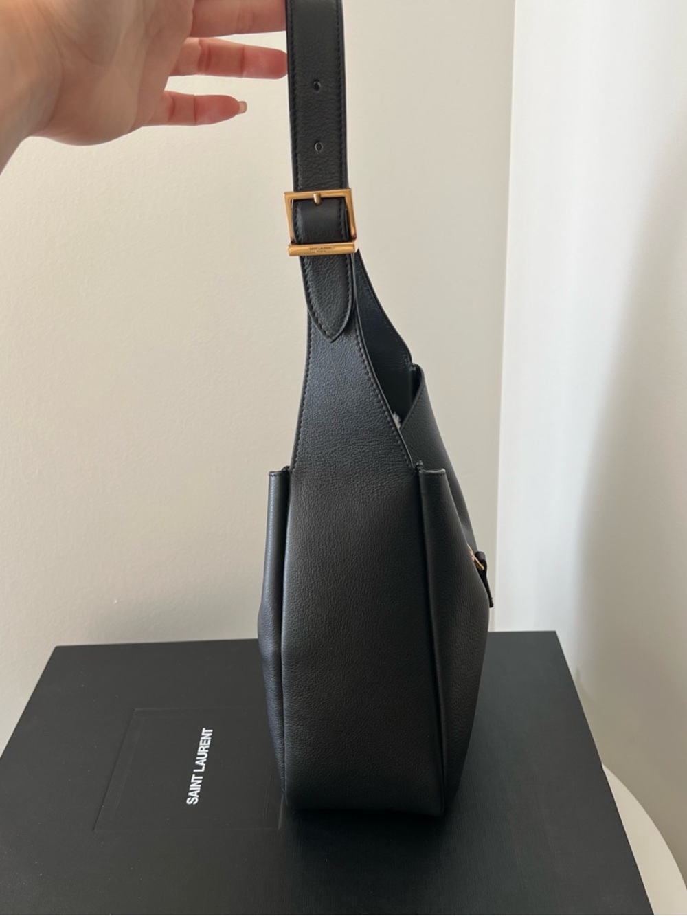 Saint Laurent Le 5 À 7 Supple Small Grained Leather - Picture 4 of 12